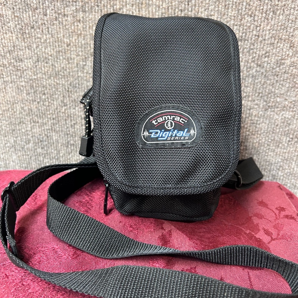 Tamrac Digital 5694 Camera Bag Case W/ Strap Digital 4 Black